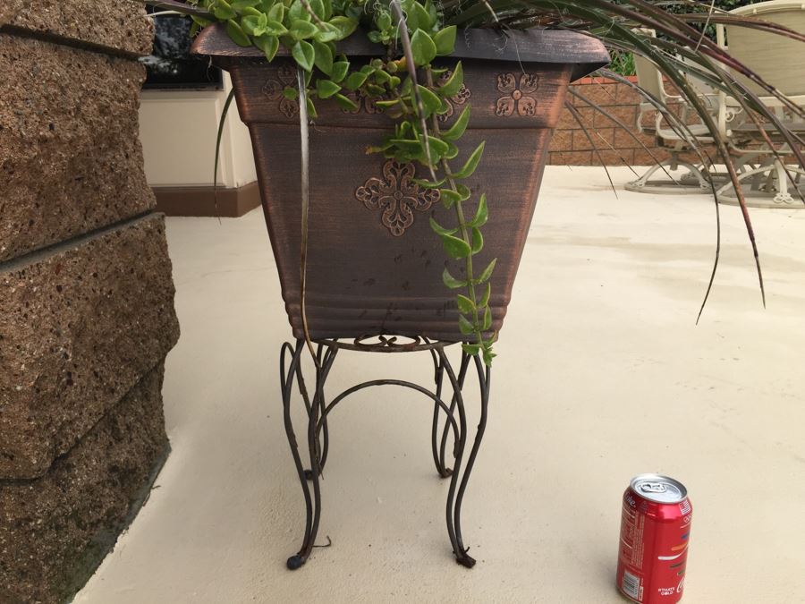 Outdoor Potted Plant With Stand [Photo 5]