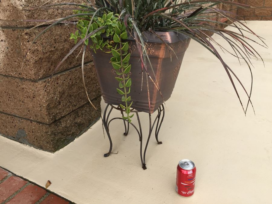 Outdoor Potted Plant With Stand [Photo 3]