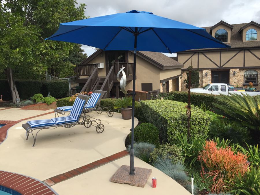 Outdoor Umbrella With Marble Base [Photo 3]