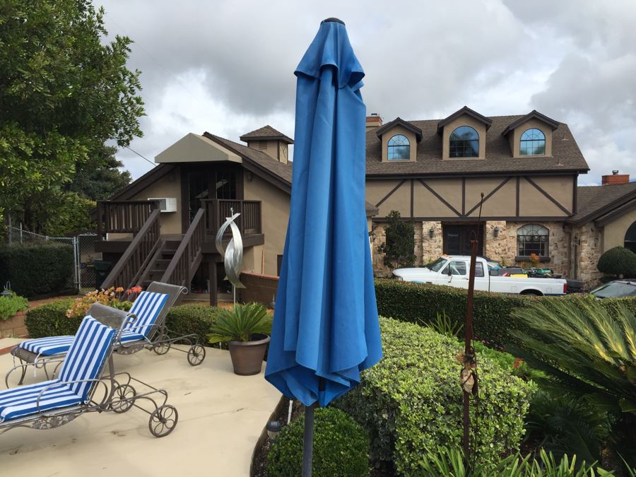 Outdoor Umbrella With Marble Base [Photo 4]