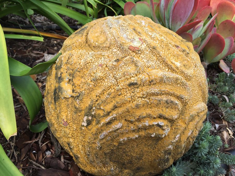 Round Outdoor Garden Sphere Decor [Photo 2]