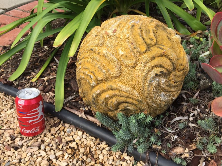 Round Outdoor Garden Sphere Decor [Photo 3]