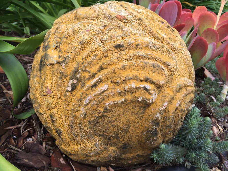 Round Outdoor Garden Sphere Decor [Photo 4]