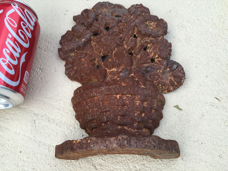 Metal Door Stop With Floral Motif [Photo 4]