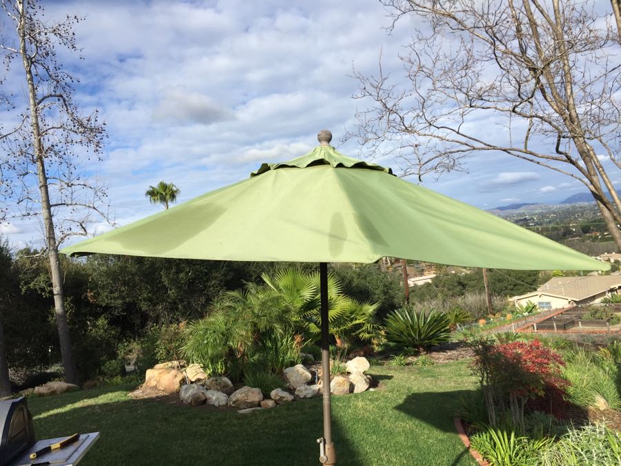 Outdoor Patio Umbrella Sunbrella [Photo 4]