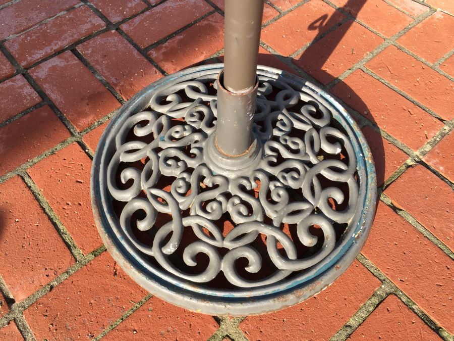 Outdoor Patio Umbrella Sunbrella [Photo 2]