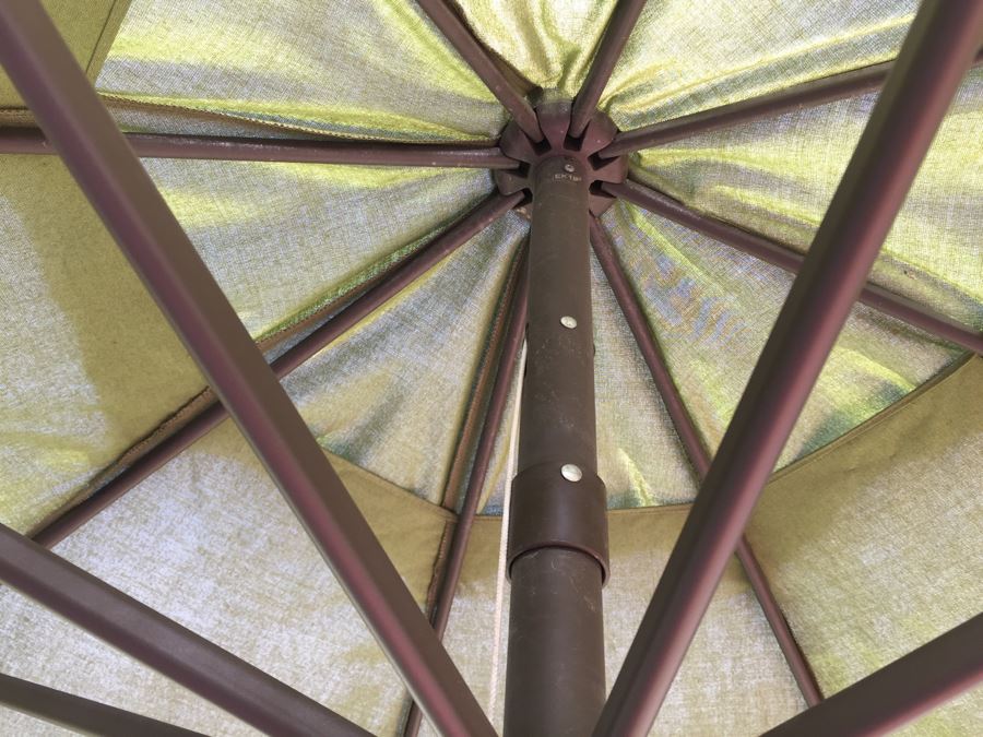 Outdoor Patio Umbrella Sunbrella [Photo 5]