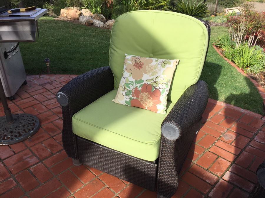 Pair Of La Z Boy Reclining Outdoor Patio Chairs [Photo 6]