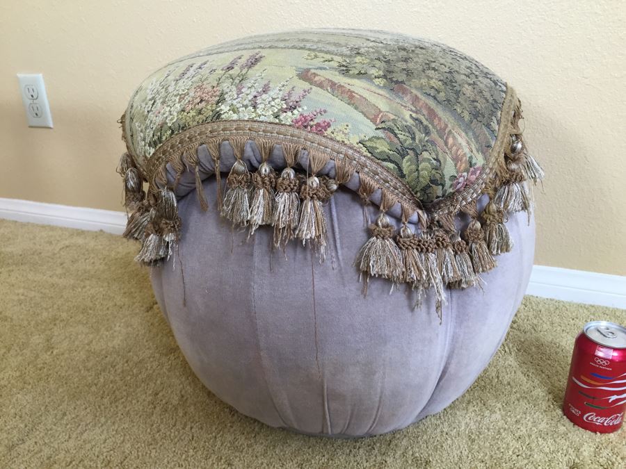 Round Upholstered Stool [Photo 1]