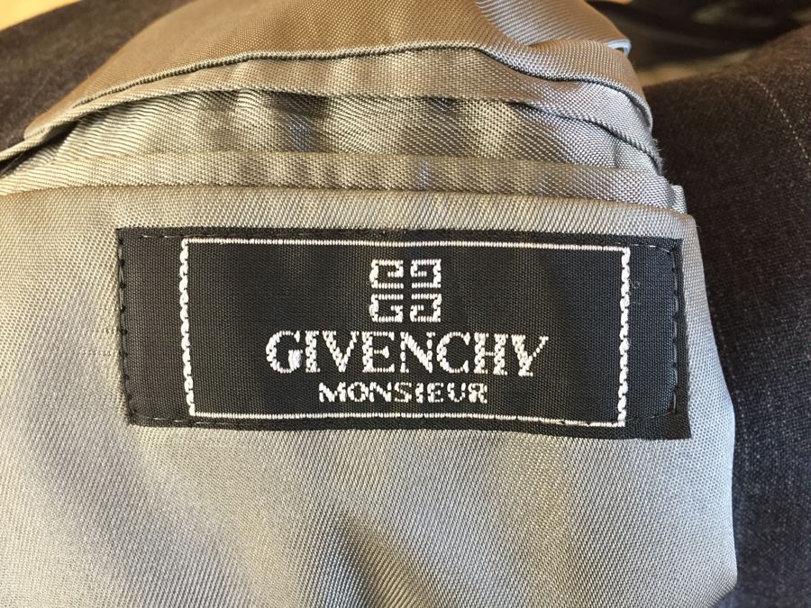 Collection Of Men's Suits [Photo 3]