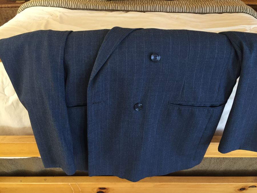 Collection Of Men's Suits [Photo 9]