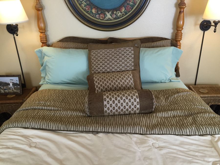 Beautiful Turned Pine Four-Poster Bed With Regency Mattress, Linens And Pillows [Photo 3]