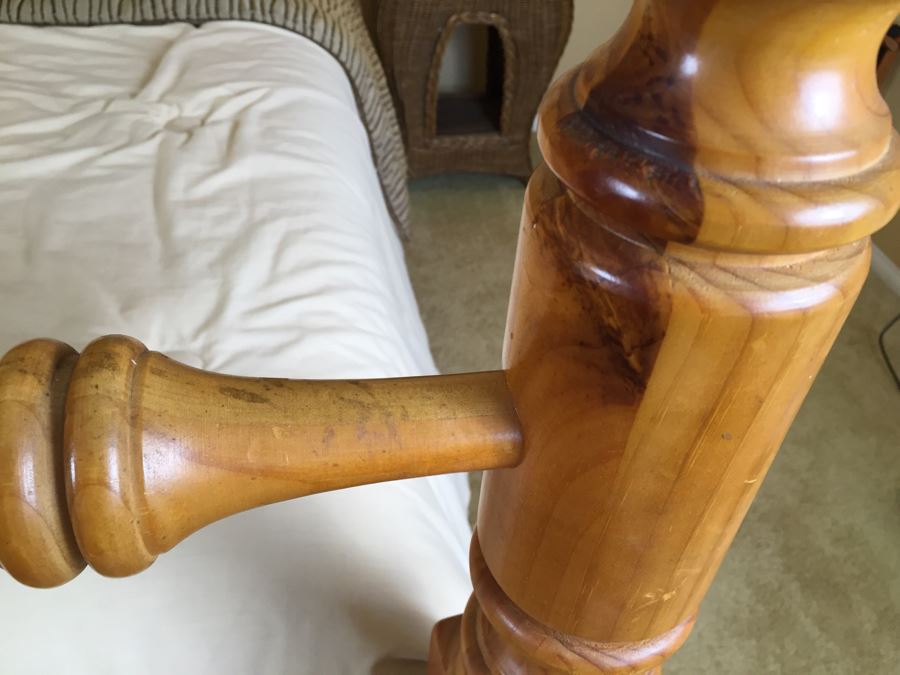 Beautiful Turned Pine Four-Poster Bed With Regency Mattress, Linens And Pillows [Photo 5]