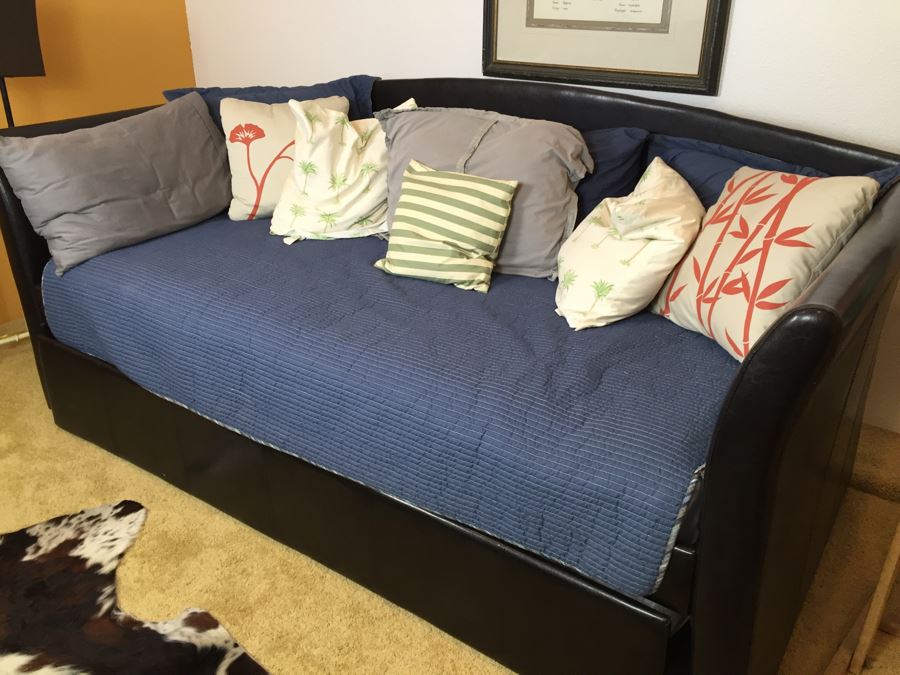 Day Bed With Trundle Plus Accent Pillows And Bedding