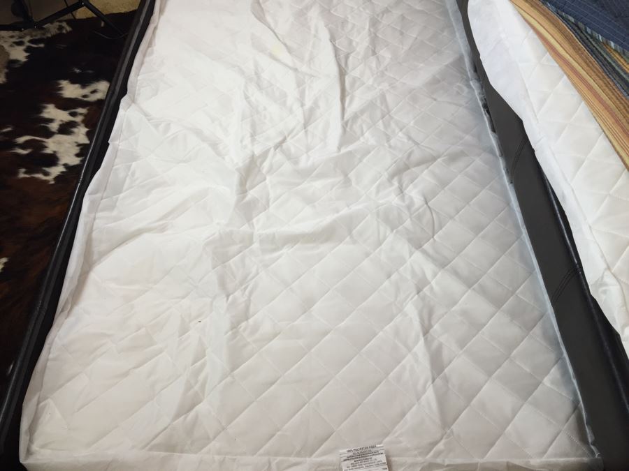 Day Bed With Trundle Plus Accent Pillows And Bedding [Photo 11]