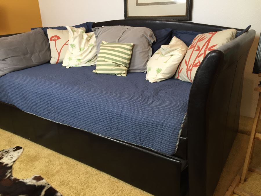 Day Bed With Trundle Plus Accent Pillows And Bedding [Photo 5]