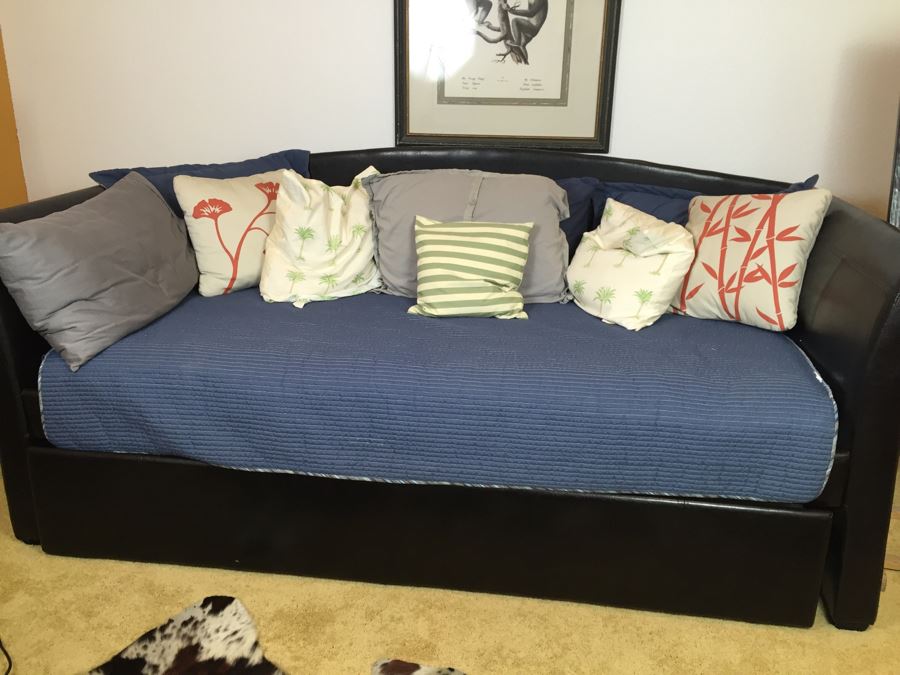 Day Bed With Trundle Plus Accent Pillows And Bedding [Photo 4]