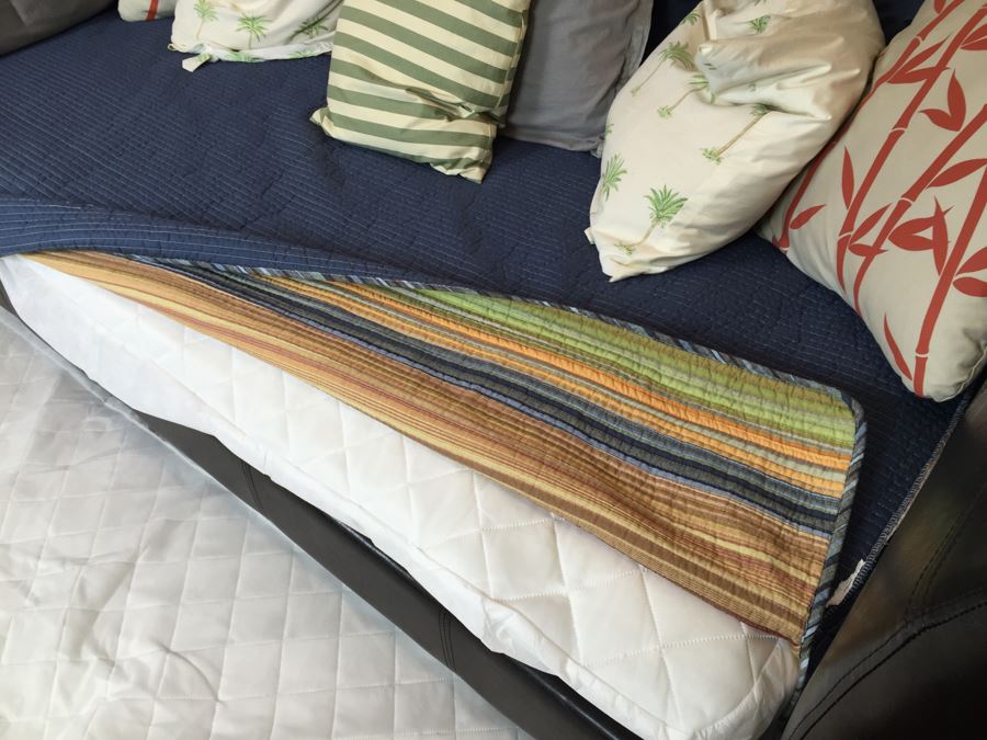 Day Bed With Trundle Plus Accent Pillows And Bedding [Photo 10]