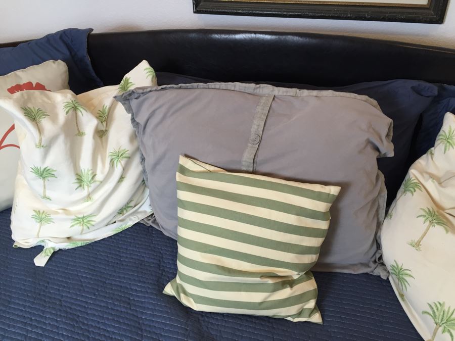 Day Bed With Trundle Plus Accent Pillows And Bedding [Photo 8]