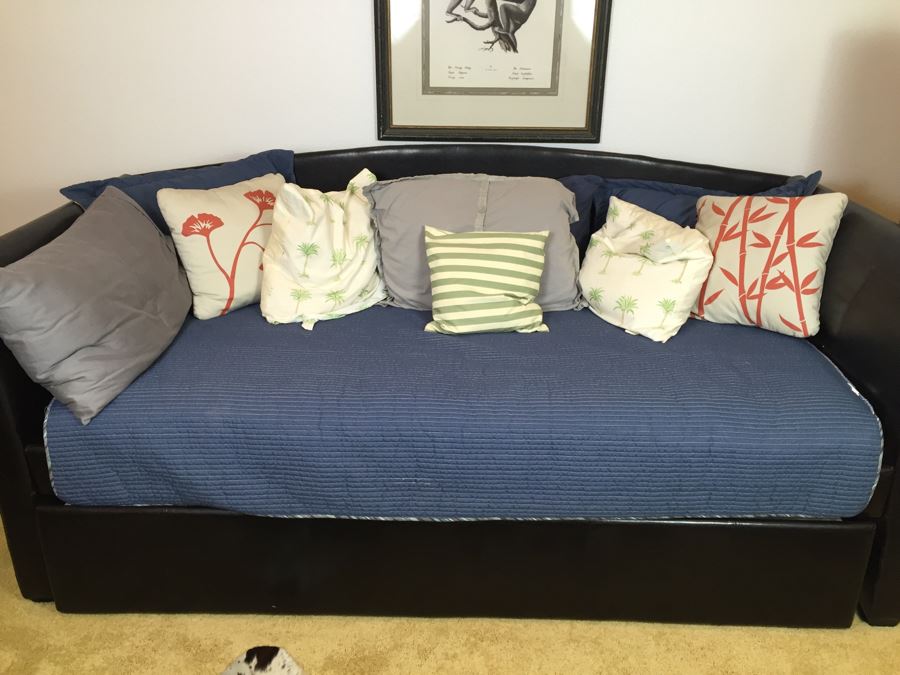 Day Bed With Trundle Plus Accent Pillows And Bedding