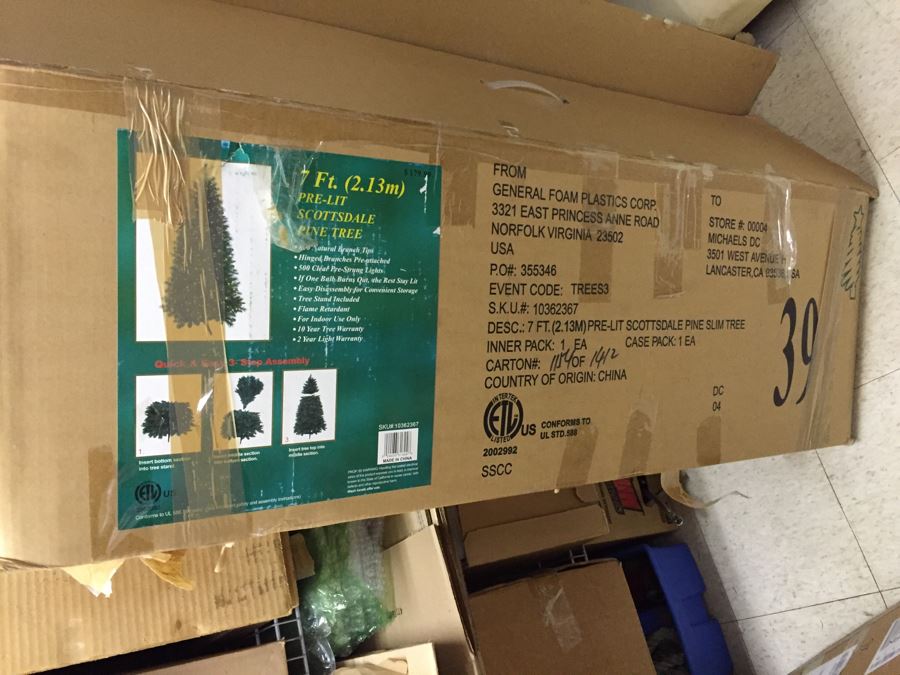 7 Ft Pre-Lit Scottsdale Pine Artificial Christmas Tree [Photo 4]