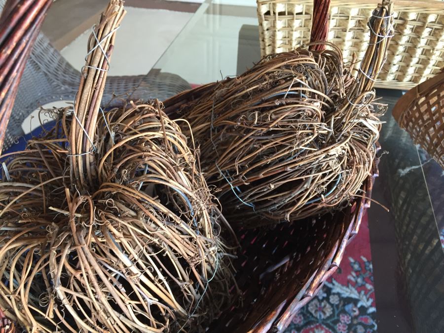 7-Piece Home Decor Lot With Baskets, Gourds And Straw Apples [Photo 4]