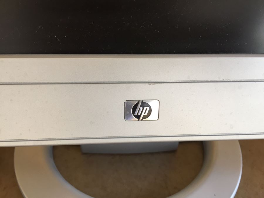 HP Pavilion Vs19e ‑ 19' LCD Monitor with Speakers [Photo 5]