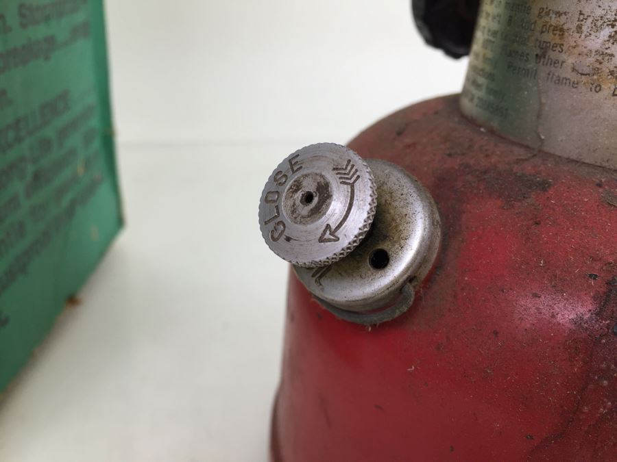 Vintage 1976 Coleman Lantern With Pyrex Glass And Original Box [Photo 8]