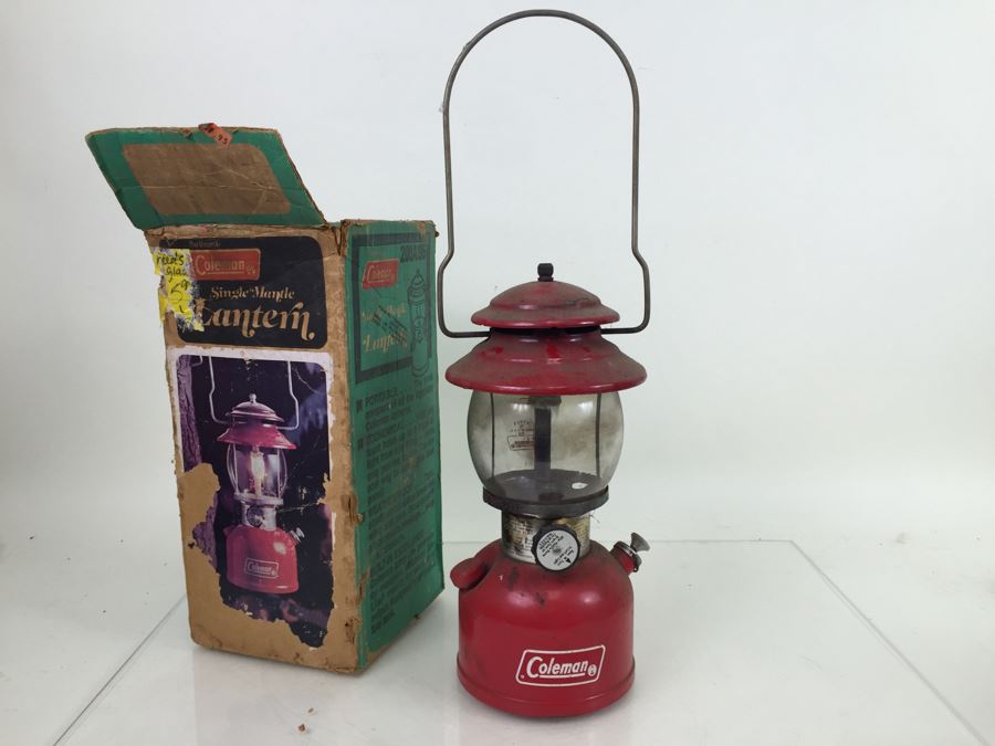 Vintage 1976 Coleman Lantern With Pyrex Glass And Original Box