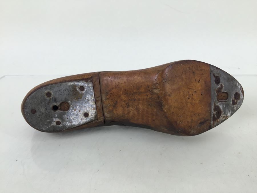 Old Hard Wood Shoe Form [Photo 3]