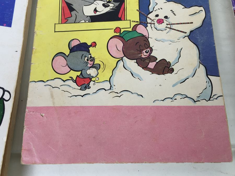 Various Comic Books And Books Including Teenage Mutant Ninja Turtles And Mighty Morphin Power Rangers [Photo 15]