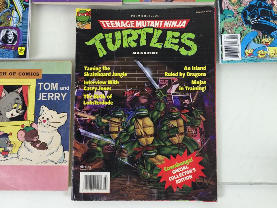 Various Comic Books And Books Including Teenage Mutant Ninja Turtles And Mighty Morphin Power Rangers [Photo 7]