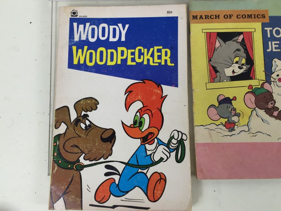 Various Comic Books And Books Including Teenage Mutant Ninja Turtles And Mighty Morphin Power Rangers [Photo 16]