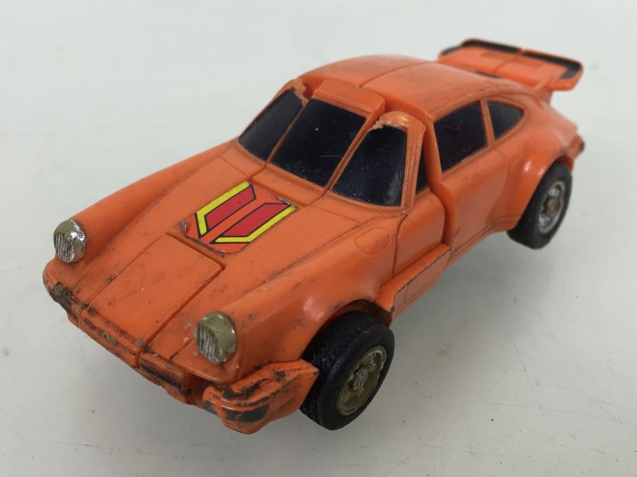 Gold Transformers Autobot Bumblebee Volkswagen Beetle 1985 Hasbro (Great Condition) And 1984 Bandai Transformer (Poor Condition) [Photo 10]