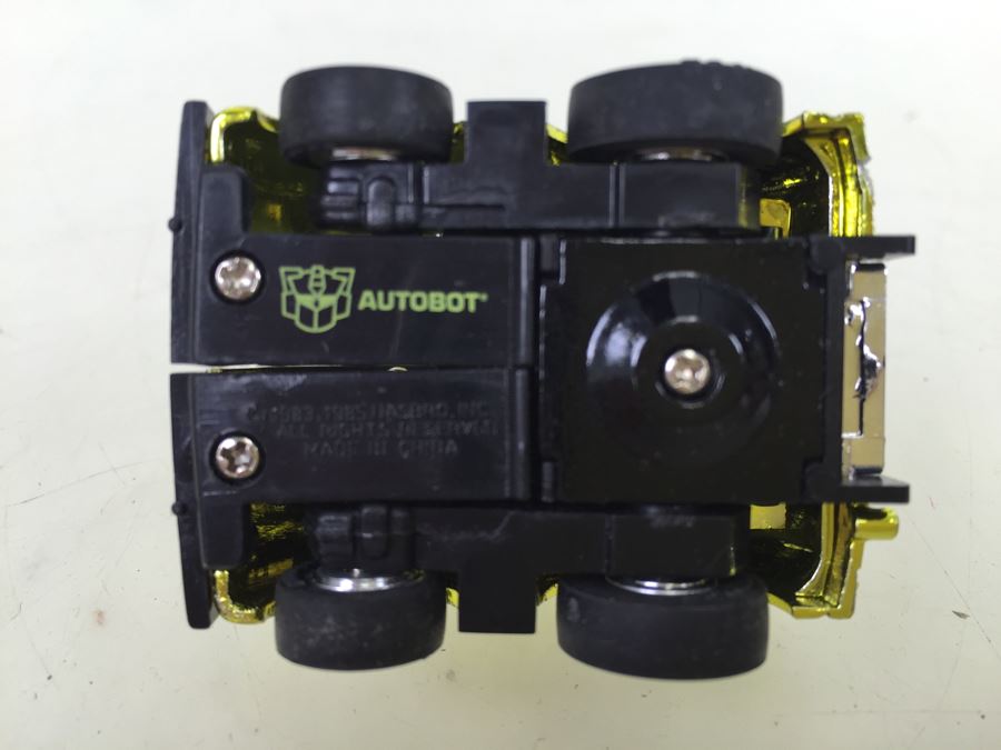 Gold Transformers Autobot Bumblebee Volkswagen Beetle 1985 Hasbro (Great Condition) And 1984 Bandai Transformer (Poor Condition) [Photo 8]