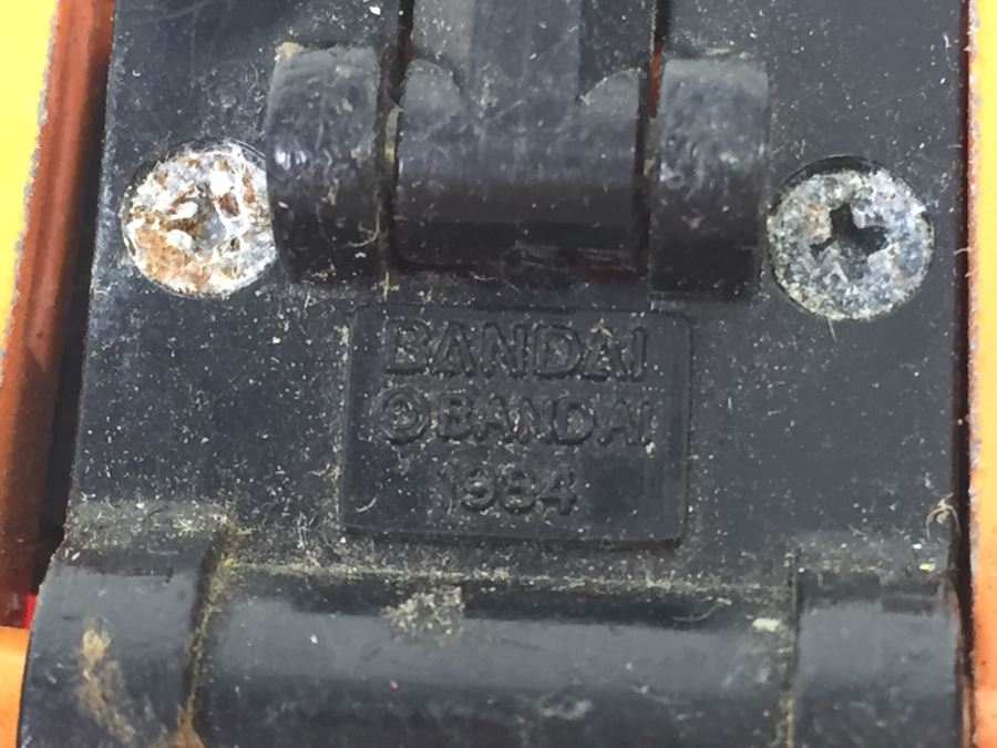 Gold Transformers Autobot Bumblebee Volkswagen Beetle 1985 Hasbro (Great Condition) And 1984 Bandai Transformer (Poor Condition) [Photo 15]