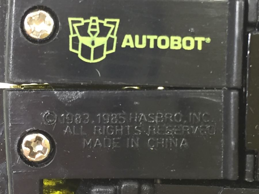Gold Transformers Autobot Bumblebee Volkswagen Beetle 1985 Hasbro (Great Condition) And 1984 Bandai Transformer (Poor Condition) [Photo 3]