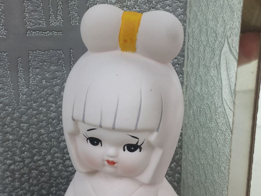 Japanese Doll In Glass Case [Photo 5]