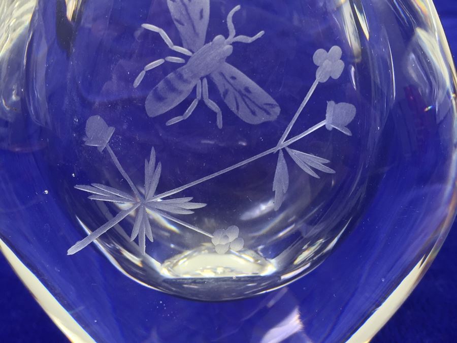 Orrefors Swedish Crystal Etched Vase With Bee And Floral Motif [Photo 6]