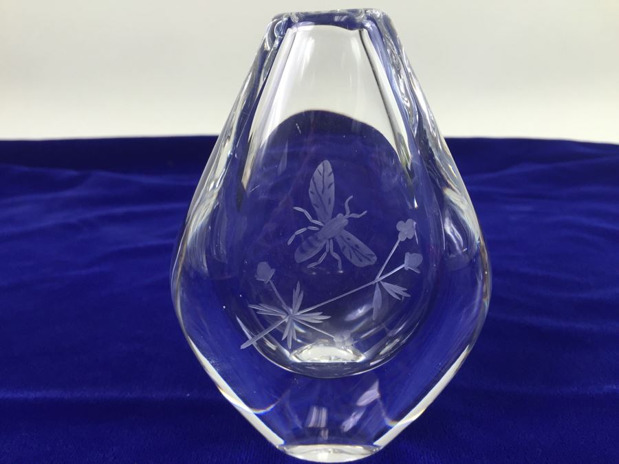 Orrefors Swedish Crystal Etched Vase With Bee And Floral Motif [Photo 4]