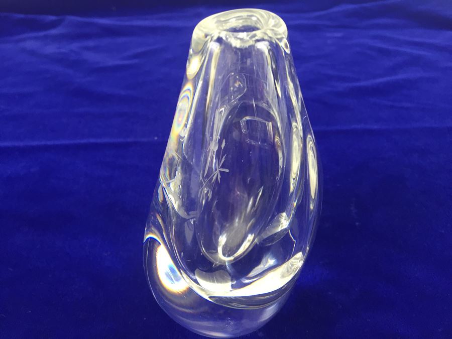 Orrefors Swedish Crystal Etched Vase With Bee And Floral Motif [Photo 9]