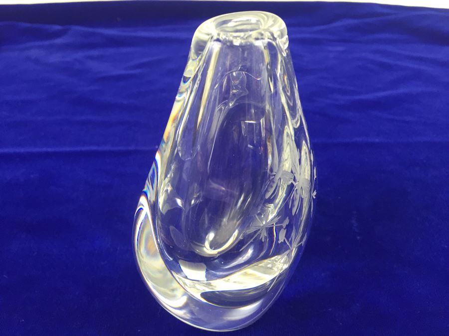 Orrefors Swedish Crystal Etched Vase With Bee And Floral Motif [Photo 7]