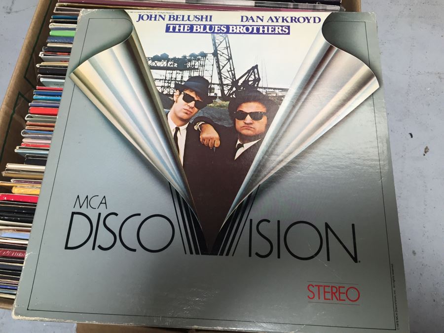 Box Filled With Vintage Laser Discs Videodiscs: The Blues Brothers, Fantasia, 48 Hours Watch Classic Movies In Vintage Fidelity [Photo 3]