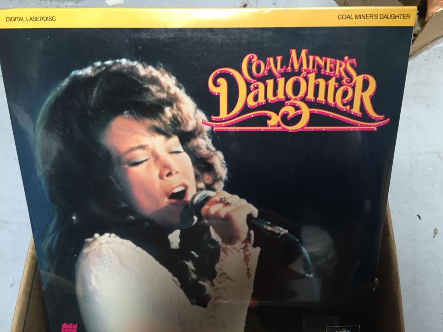 Box Filled With Vintage Laser Discs Videodiscs: The Blues Brothers, Fantasia, 48 Hours Watch Classic Movies In Vintage Fidelity [Photo 12]