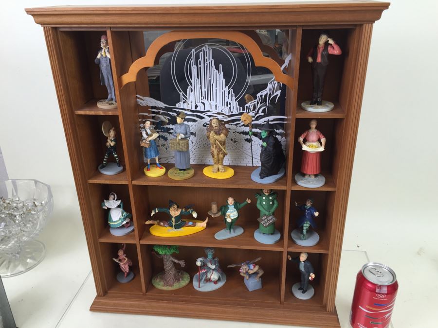 Wizard Of Oz Display Cabinet With Figurines 1988 Turner Entertainment [Photo 1]