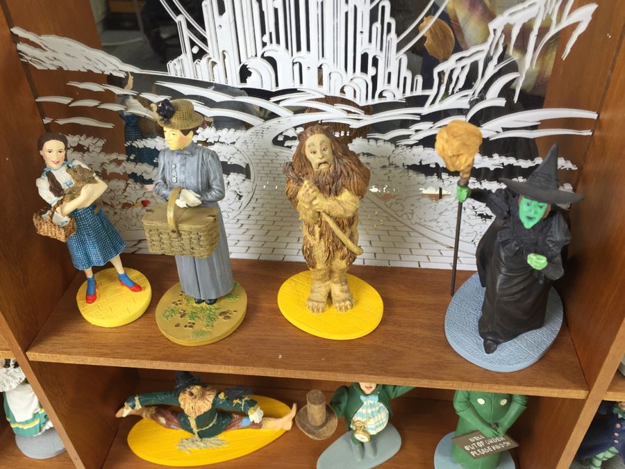 Wizard Of Oz Display Cabinet With Figurines 1988 Turner Entertainment [Photo 2]