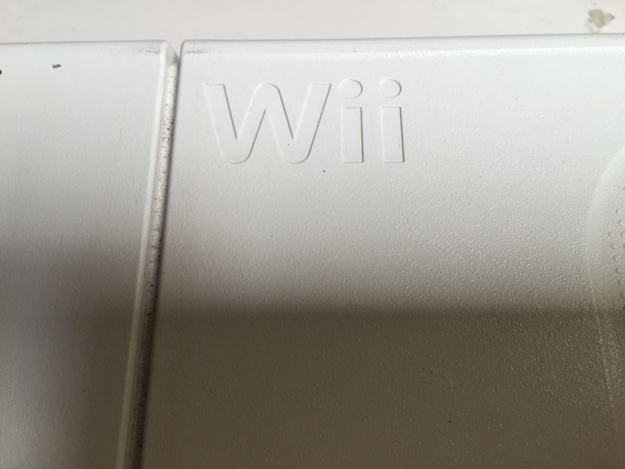 Nintendo Wii Console With Video Games And Wii Balance Board [Photo 11]