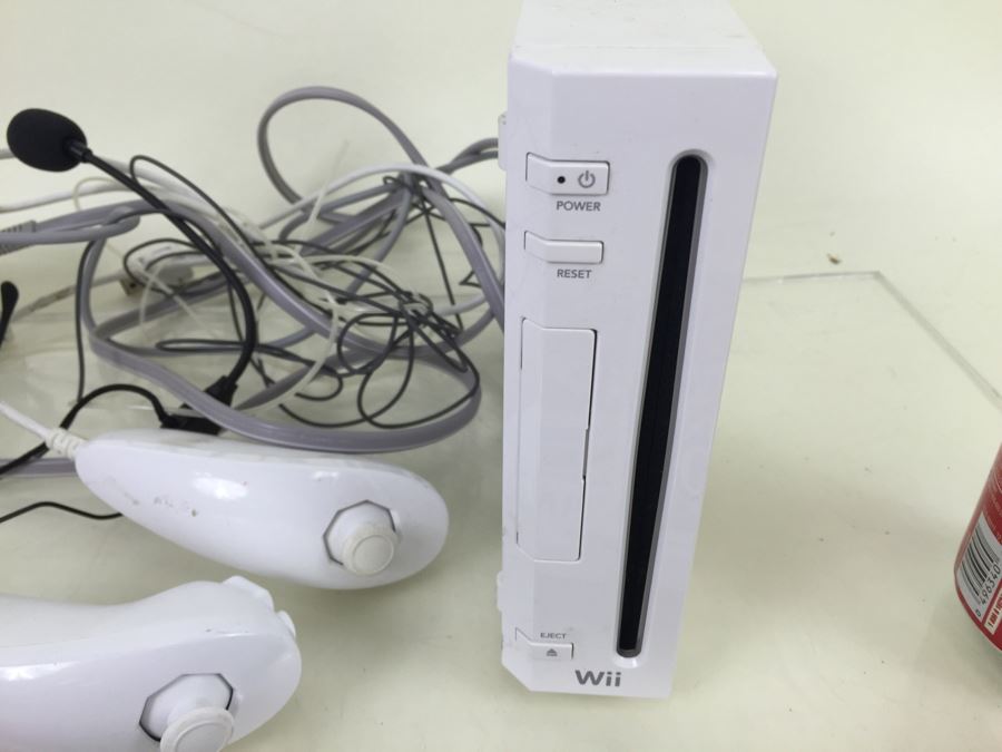 Nintendo Wii Console With Video Games And Wii Balance Board [Photo 4]