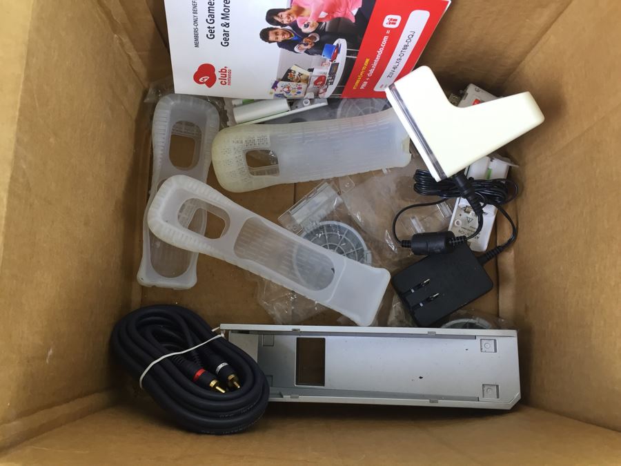 Nintendo Wii Console With Video Games And Wii Balance Board [Photo 9]