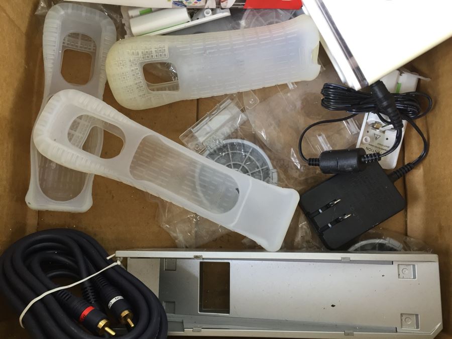 Nintendo Wii Console With Video Games And Wii Balance Board [Photo 10]
